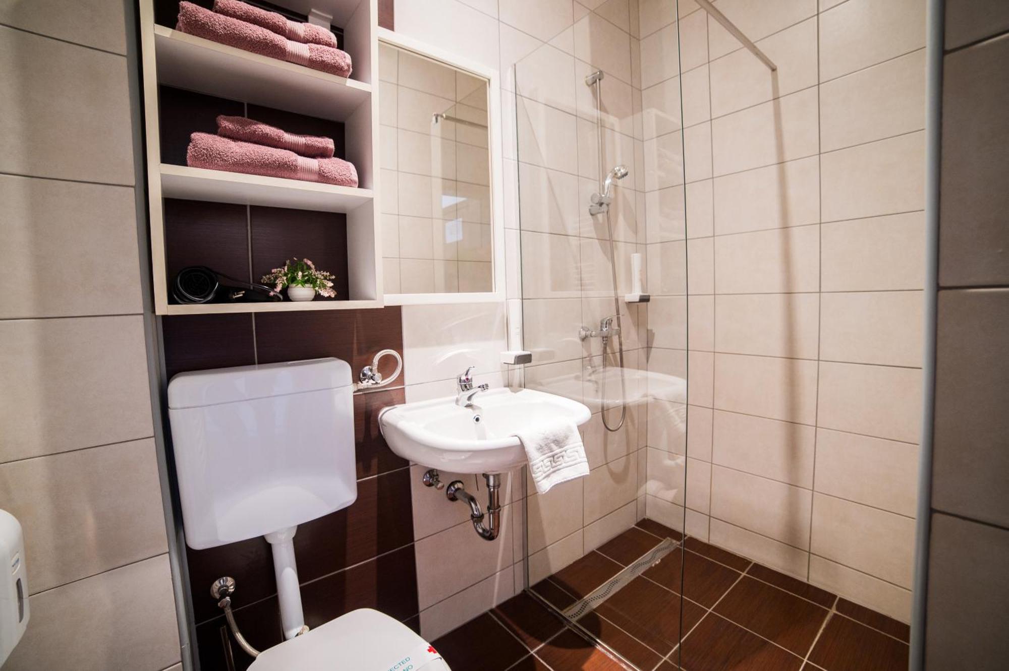 University Hotel Dorrah Tuzla Eksteriør bilde